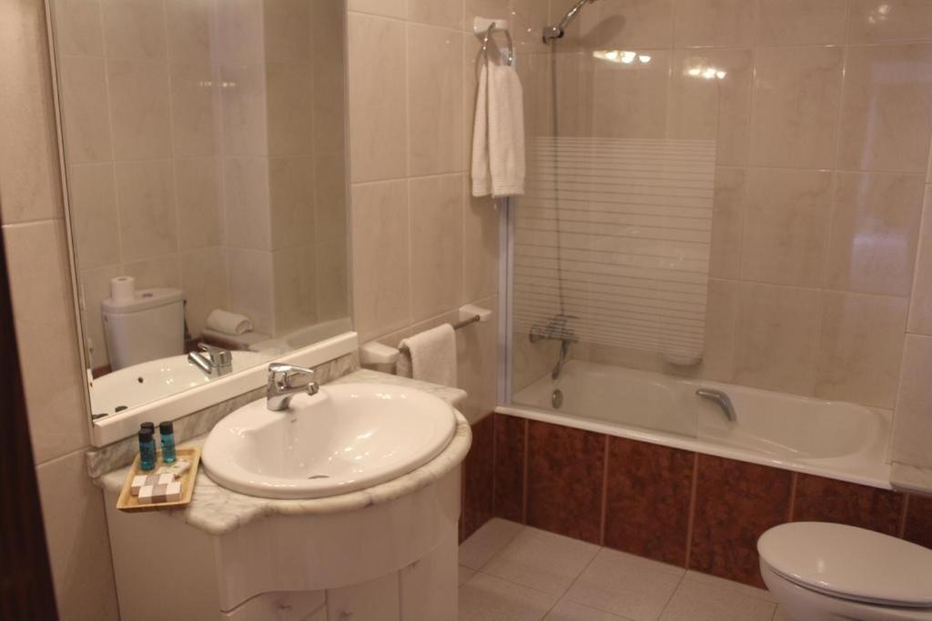 Hotel La Zubia , Granada ภายนอก รูปภาพ